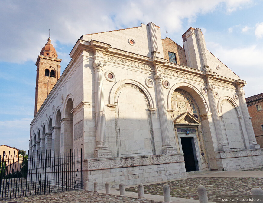 Темпио Малатестиано. Кафедральный собор Римини. Усыпальница знаменитого итальянского рода Малатеста.