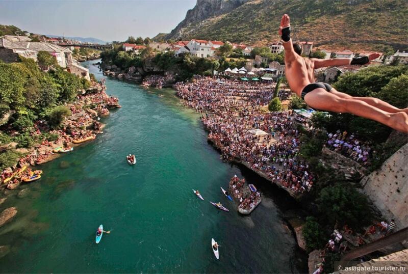 фото из сети: Соревнования по прыжкам со Старого моста 