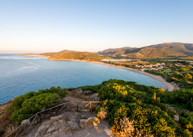 Пляжи, фламинго и заповедные горы.