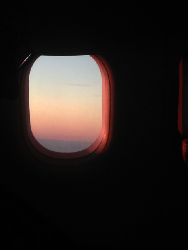 Сбылась еще одна маленькая мечта — увидеть рассвет с борта самолета...)
