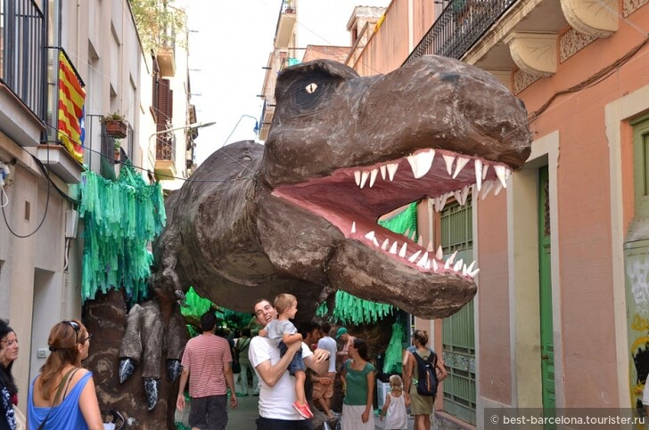 Посетить красочный праздник района Грасия в Барселоне! 