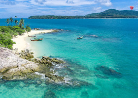 Пляж острова Бон, Раваи, Пхукет, Таиланд.