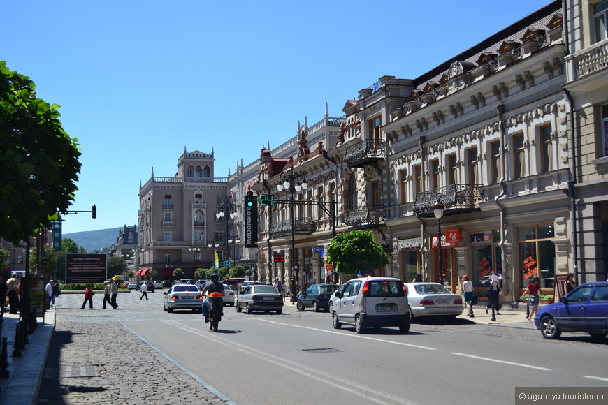 улица в Тбилиси - ну чем не Санкт-Петербург?