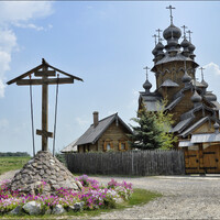 Деревянная церковь Всех Святых (Всехсвятский скит), тоже на горе