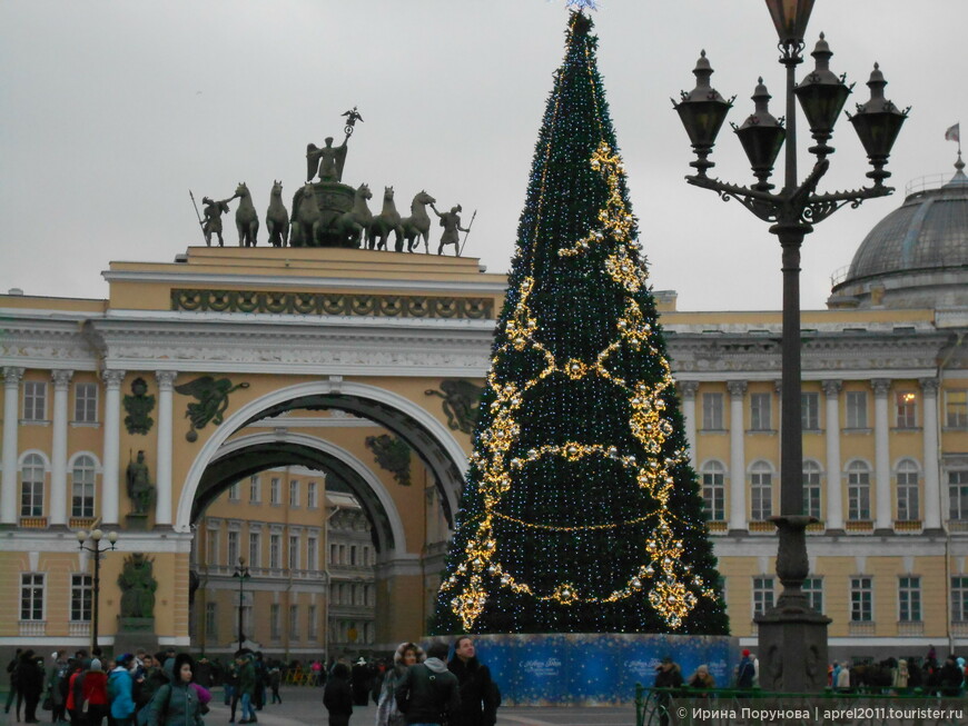 Дворцовая площадь по новогоднему.