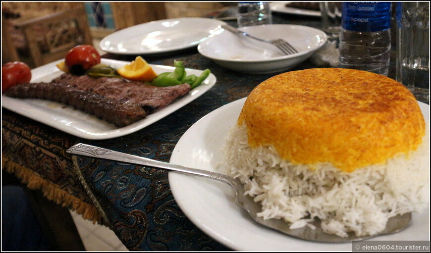 Традиционный иранский ресторан Kateh Mas в Ширазе.