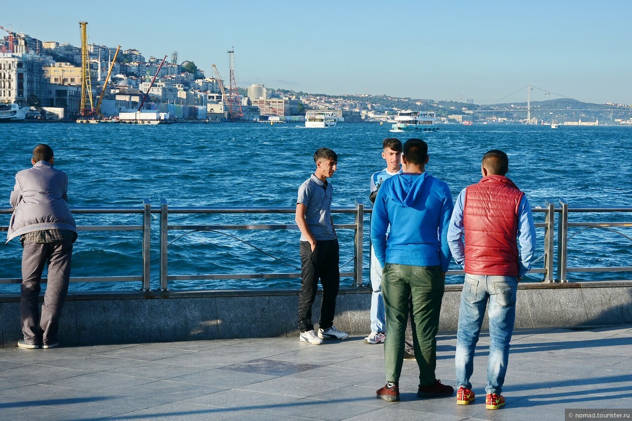 Стамбул гайс моды последняя версия. Стамбул люди. Гуляем по Стамбулу. Прогулки по Стамбулу. Фото из Стамбула людей.