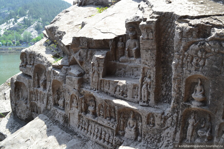  Луньмэнь — пещерные храмы, вырезанные в скалах