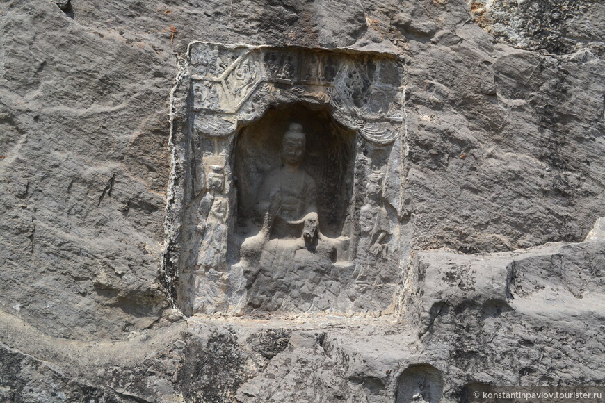  Луньмэнь — пещерные храмы, вырезанные в скалах