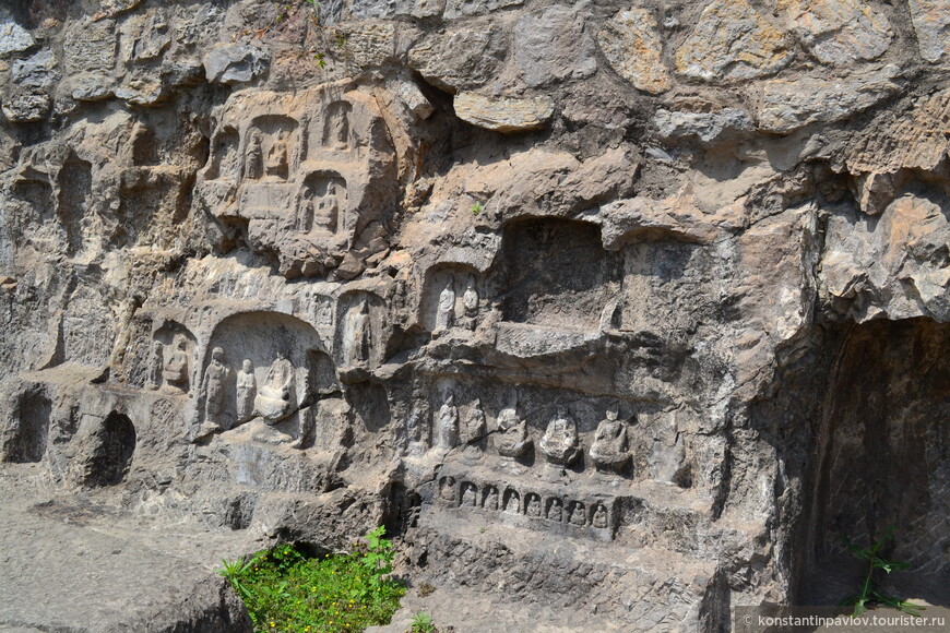  Луньмэнь — пещерные храмы, вырезанные в скалах