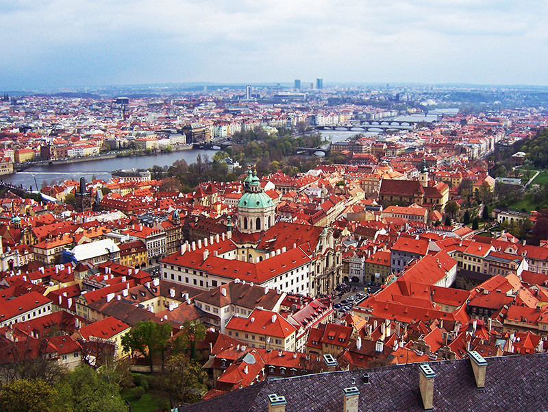 Посмотреть на Прагу с высоты колокольни собора Святого Вита