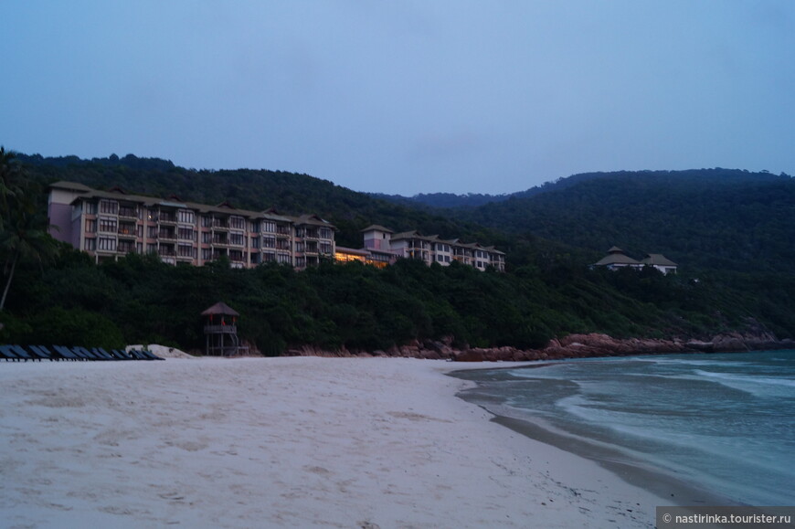 Пляж при отеле Taaras