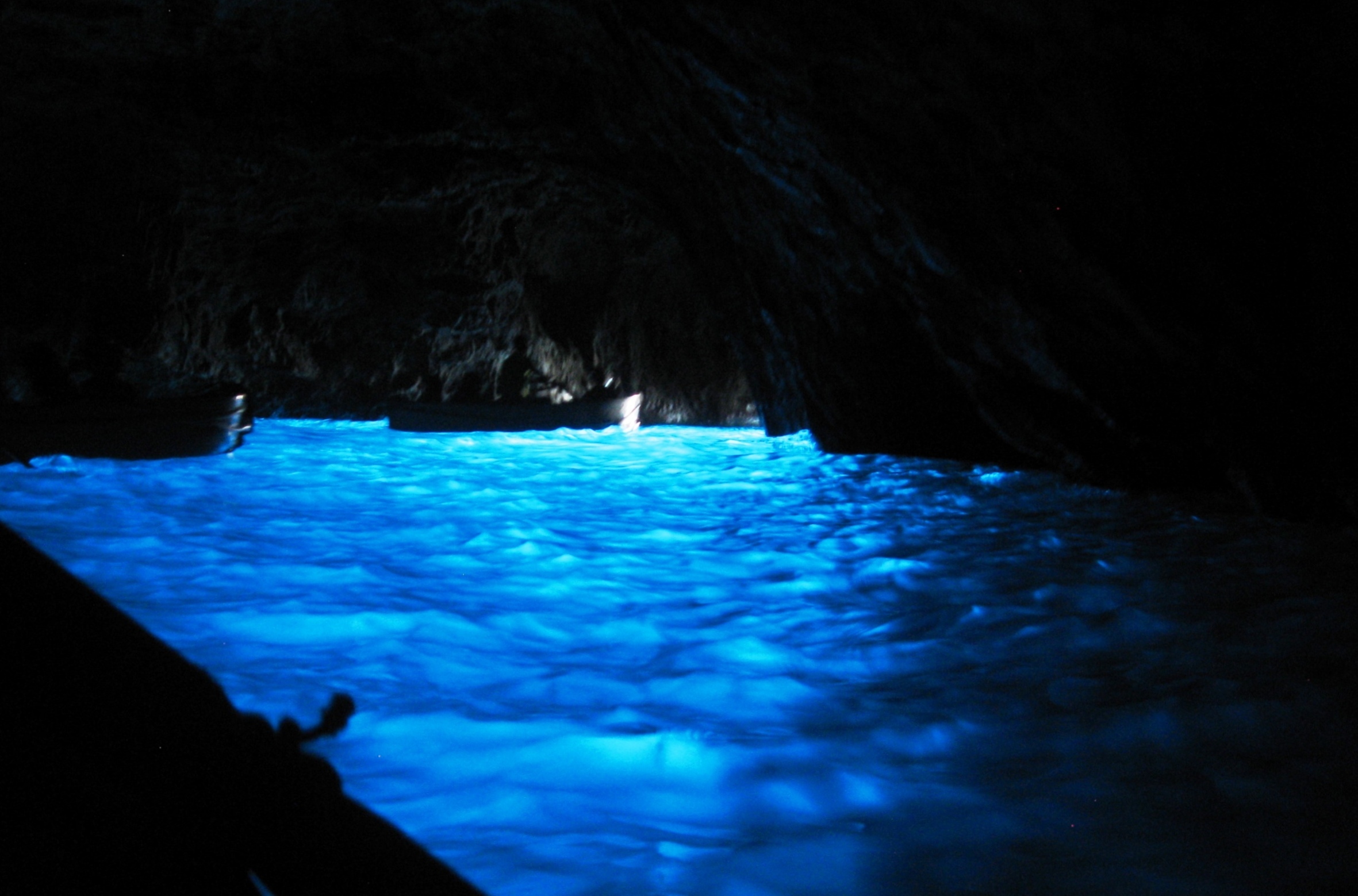 Голубая пещера турция. Голубой грот Италия. Голубой грот Кастелоризо. Голубой грот (капри). Голубой грот (Бишево).