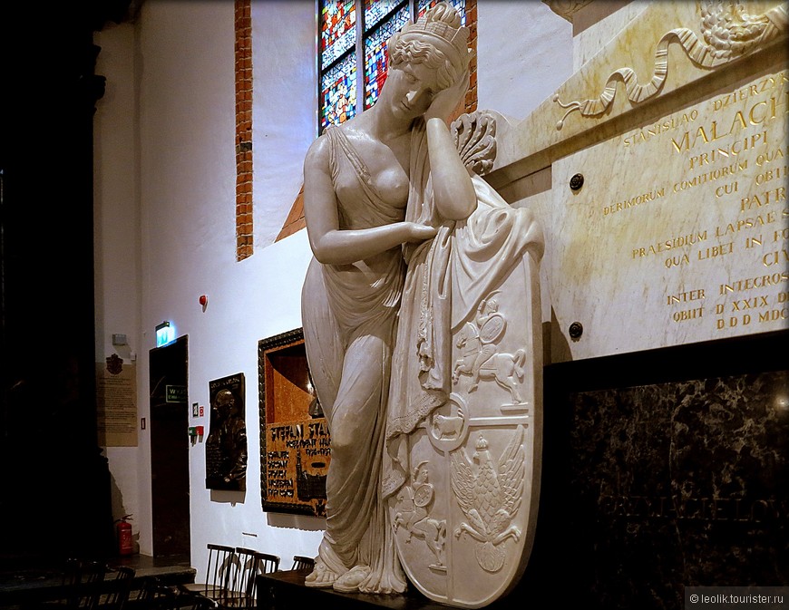 Скульптура в  Кафедральном соборе Иоанна Крестителя.