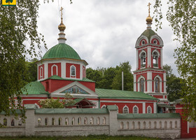 Вязники. Кафедральный собор Воздвижения Честного и Животворящего Креста Господня.
Адрес: Владимирская область, Вязники, улица Горького, 10.
Строительство: 1794 год, 1863 — трапезная и колокольня.
Стиль: Позднее барокко, трапезная и колокольня — эклектика.