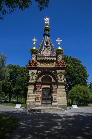 Часовня-усыпальница семьи Паскевичей была построена в 1870-1889 годах, сейчас в ней покоятся 8 членов семьи Паскевичей, в том числе и генерал-фельдмаршал, князь И.Ф. Паскевич.
