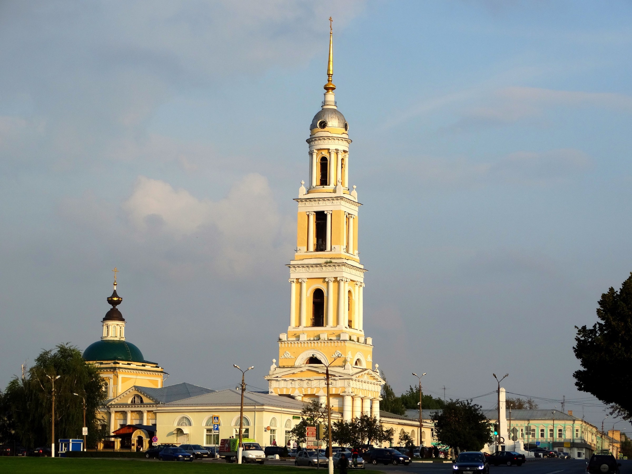 Колокольня 1. Колокольня церкви Иоанна Богослова, Коломна. Храм Иоанна Богослова Коломна. Коломенская звонница Иоанна Богослова. Коломна Монастырская колокольня.
