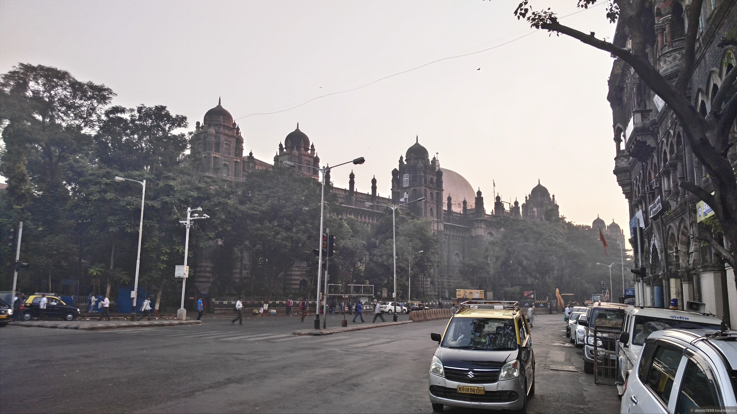 Мумбаи сити индия он трек. Мумбаи Индия. India Мумбай Mumbai. Мумбаи трущобы. Мумбаи улицы.
