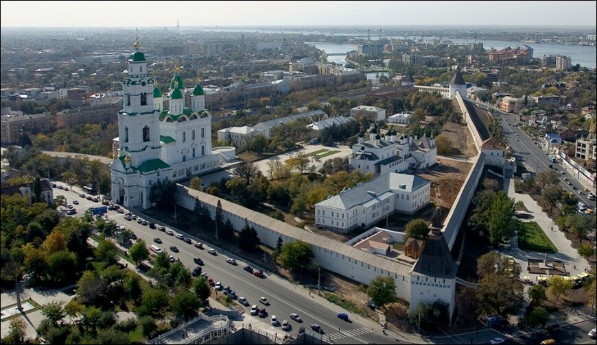 Астраханский Кремль и Пиво-водка-теплоход