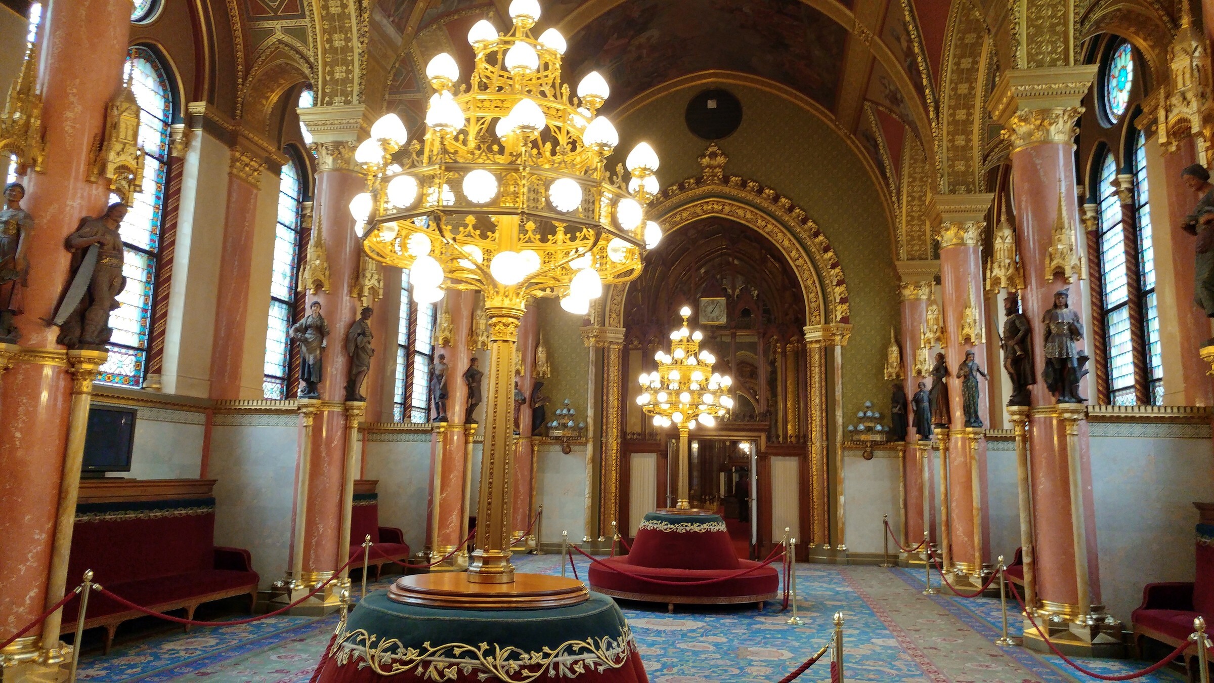 Здание парламента в Венгрии музей