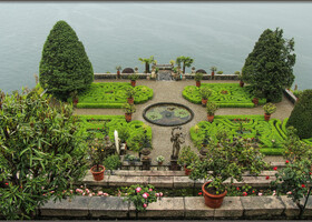 Преемнику и племяннику первого хозяина острова Карло IV (1657-1734) пришлось довести до финального конца начатое Карлом III Борромео и сады  были торжественно открыты в 1671 году. 