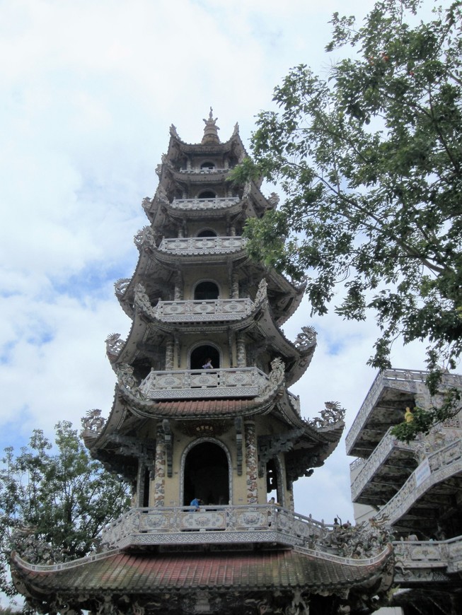 Линь Фуок — фарфоровый храм