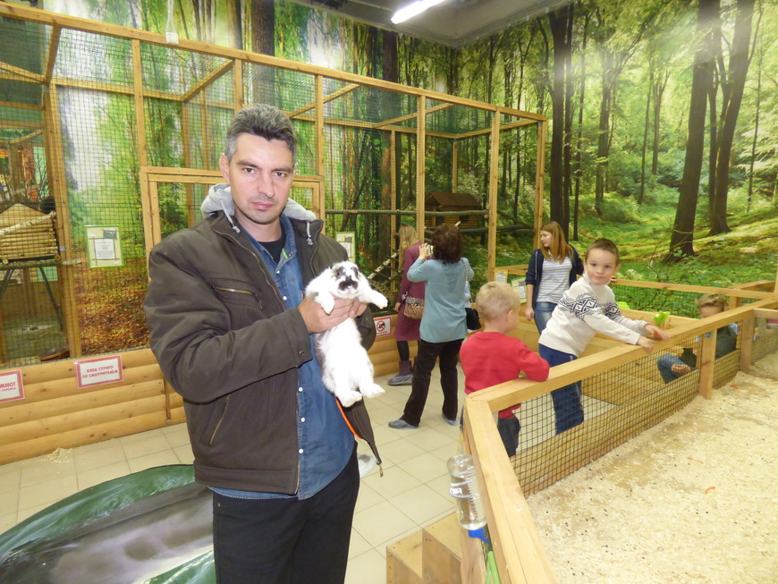 Контактных зоопарков в Москве много...