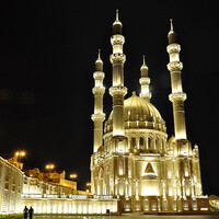 Мечеть Гейдара Алиева ночью совсем по другому выглядит