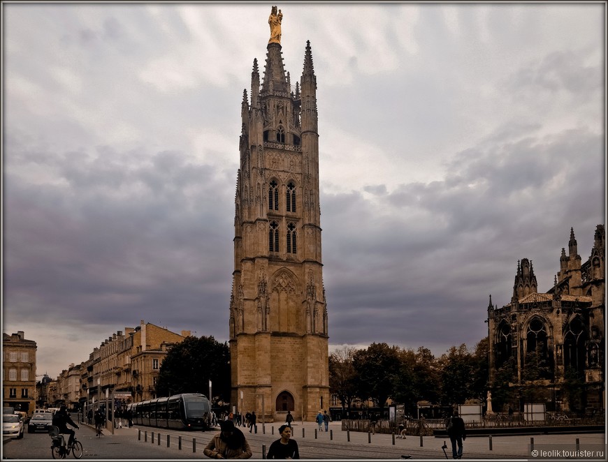 Башня Пе-Берлан, расположенная рядом с Кафедральным собором св.Андрея и на площади её имени.