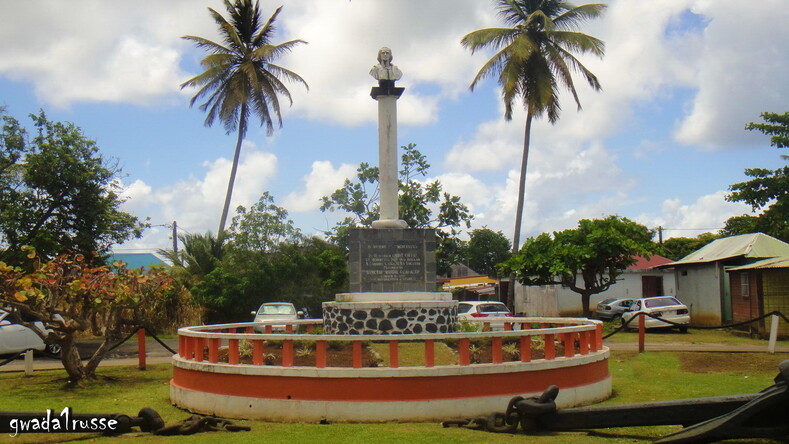Памятник в честь первооткрывателя и кремного отца острова Гваделупа, испанского мореплавателя Христофора Колумба.