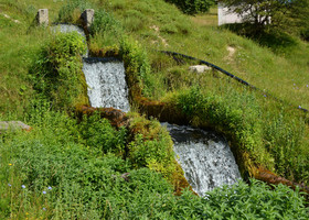 Очень понравилась идея многоуровневых водопадов!!! Очень здорово смотрится, особенно живьем.