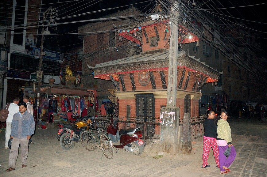 Вечерний Катманду и наш друг Кул Прасат