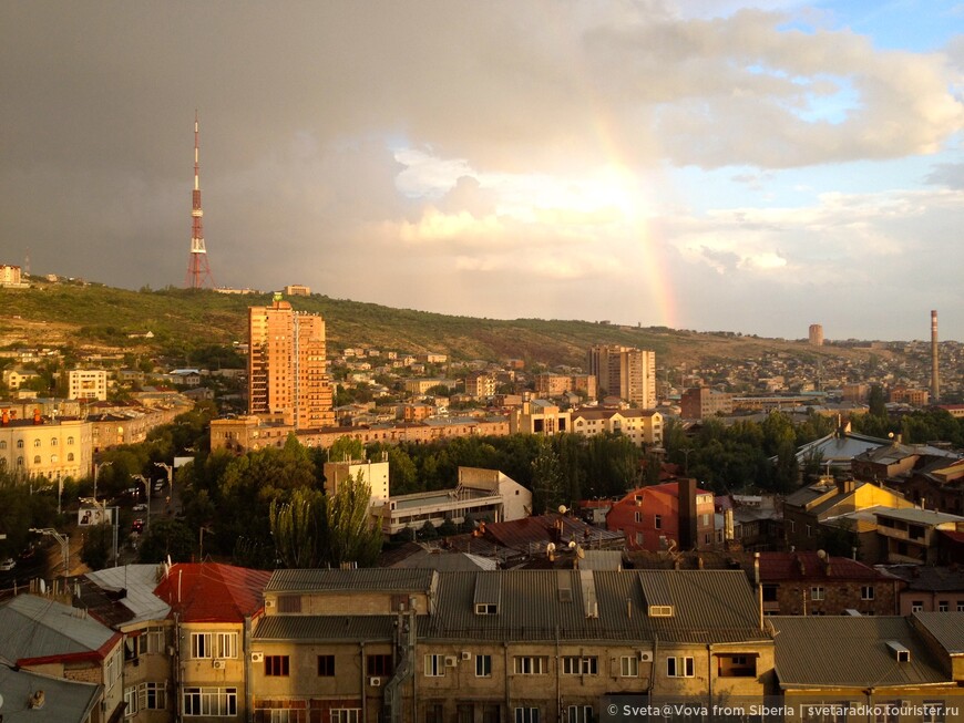 вид на телебашню из нашего окна днем