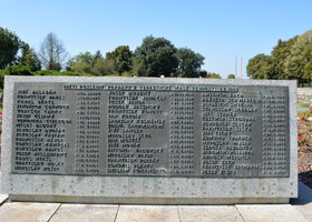 Дата смерти одна - 02.05.1945. В тот день состоялась самая массовая казнь - были расстреляны 52 человека.