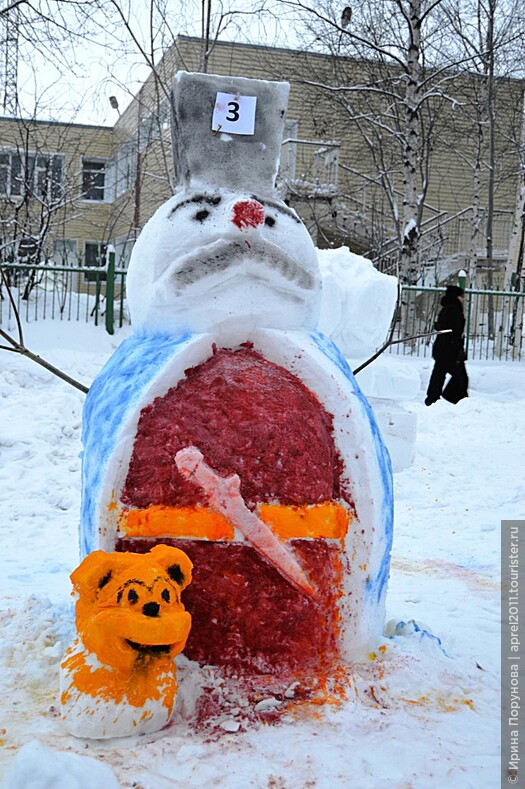 А это снеговик - грузин, немножко страшноватый