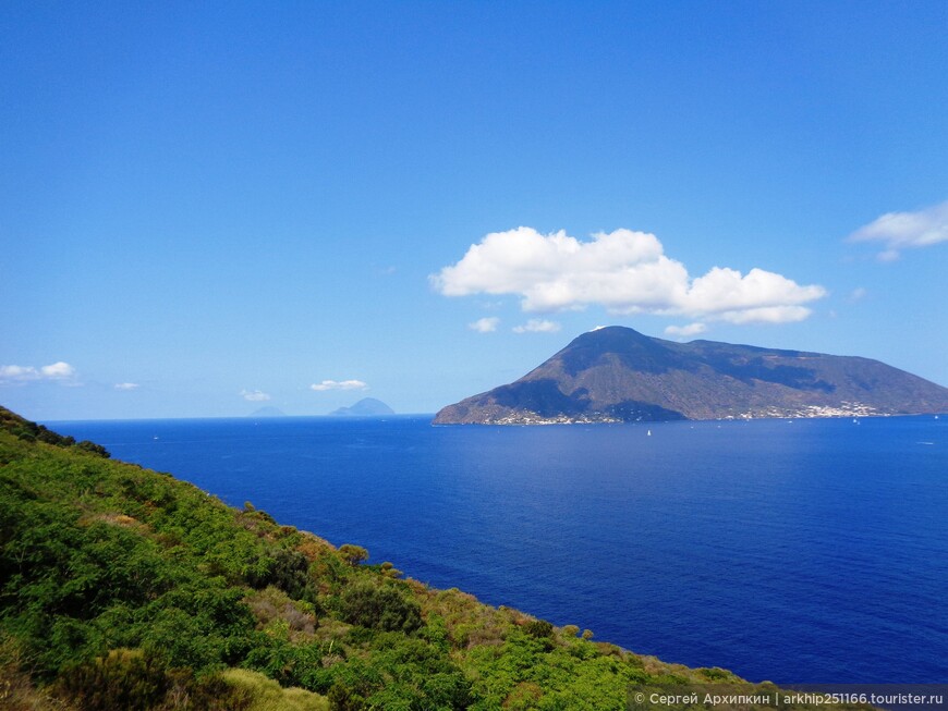 Самостоятельно на Липарские острова к северу от Сицилии.