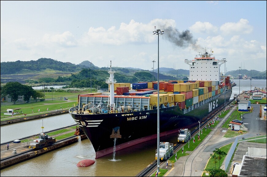 Панамский канал и шлюзы Мирафлорес