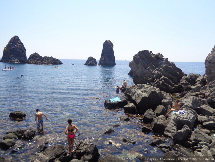 Ачи — Трецца и Ачи — Кастелло — побережье Циклопов на Сицилии.
