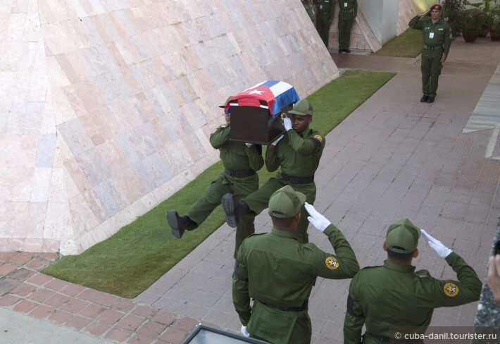 Прах Команданте Фиделя отправляется из мемориала Че Гевары в Санкти-Спиритус!