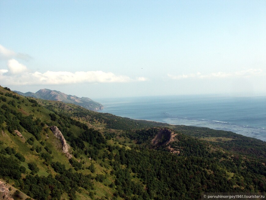 Вид на север со склона пика Жданко. Высота около 350 метров