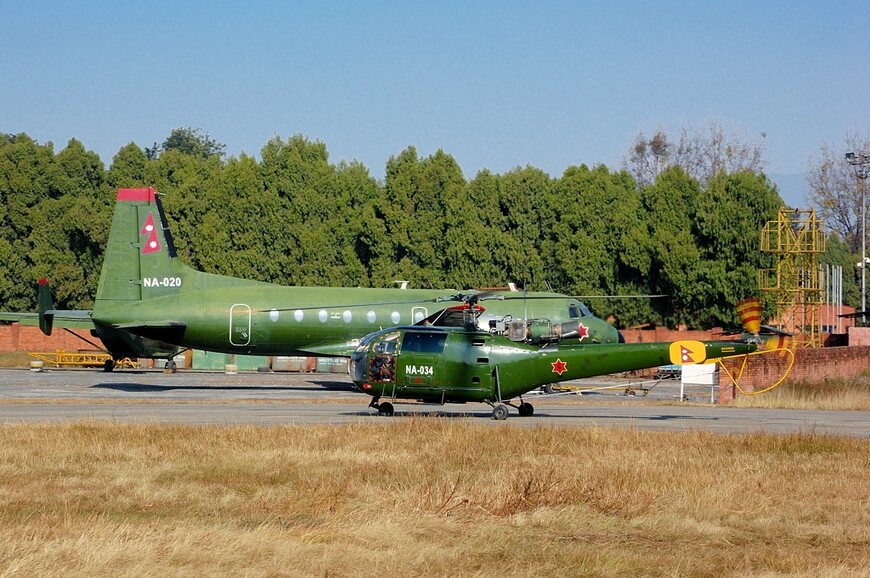 Непальская авиация и сушка зерна в Бхактапуре