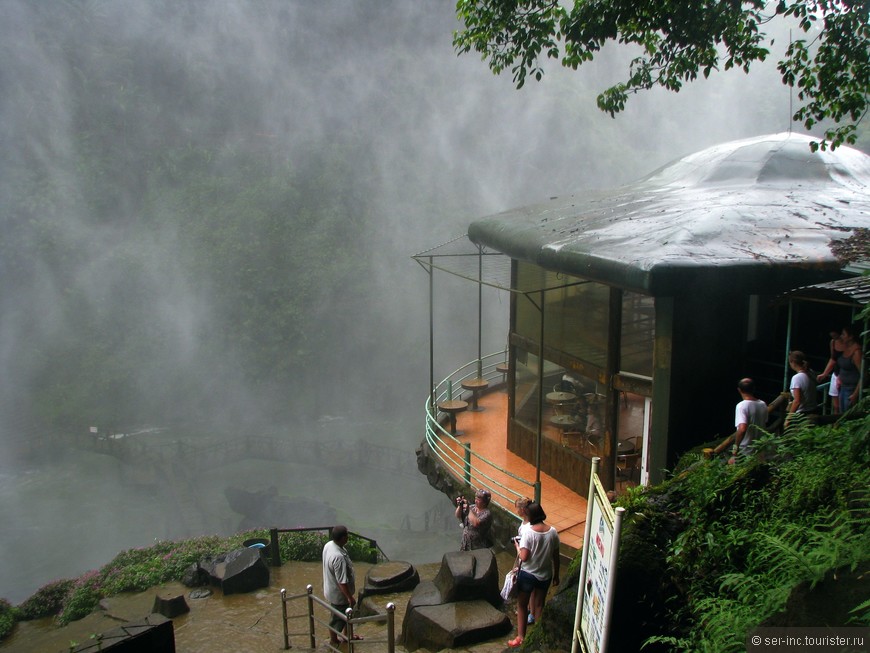 Водопады парка Дамб'ри в горном Вьетнаме