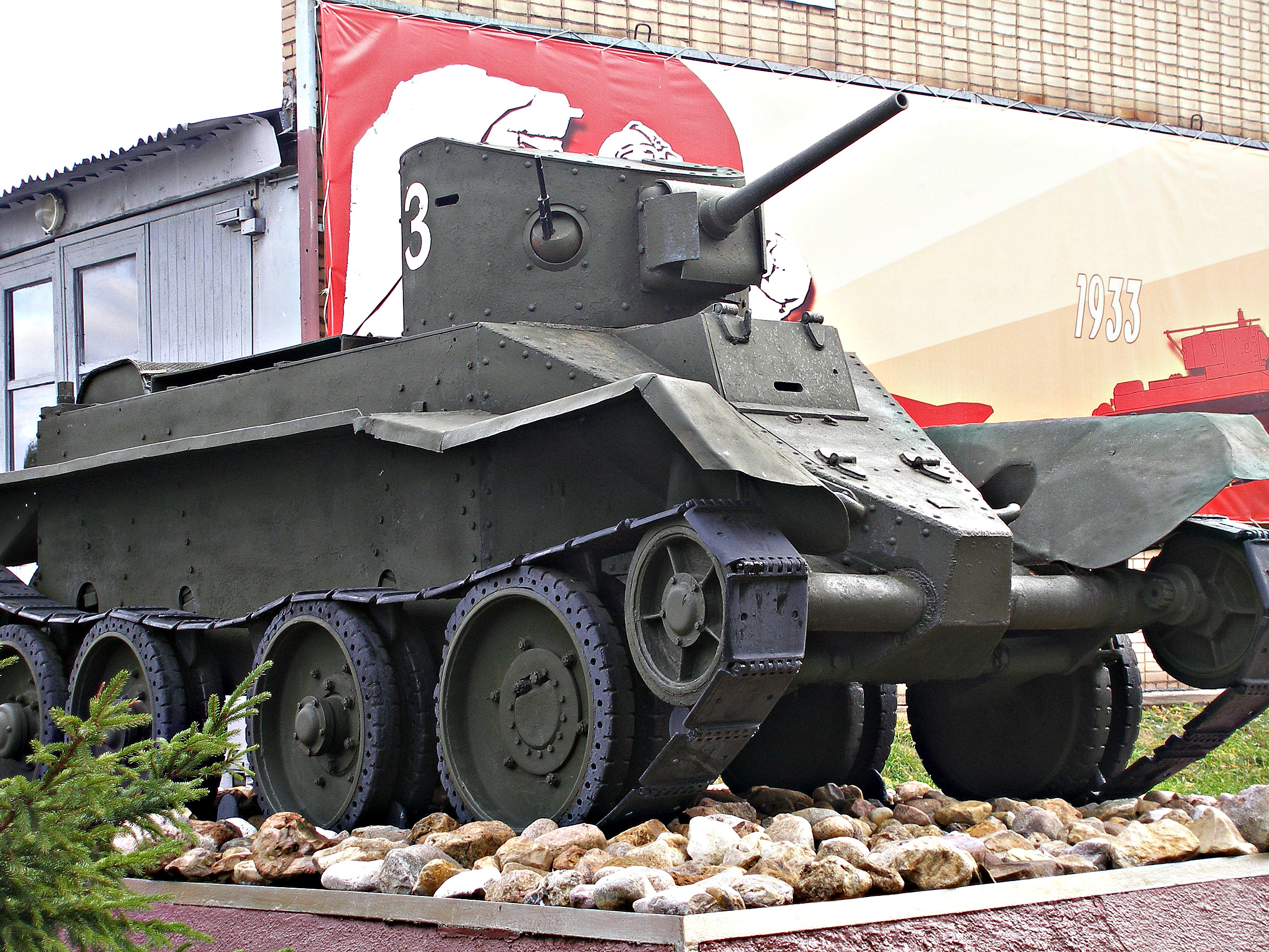 Легкие танки бт. БТ-2 лёгкий танк. Советский танк БТ-2. БТ-7 танк. Танковый музей Кубинка БТ-2.