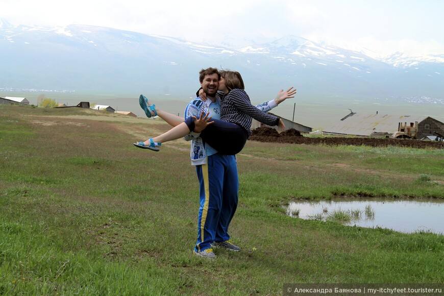 Счастливые после прохождения армянской границы