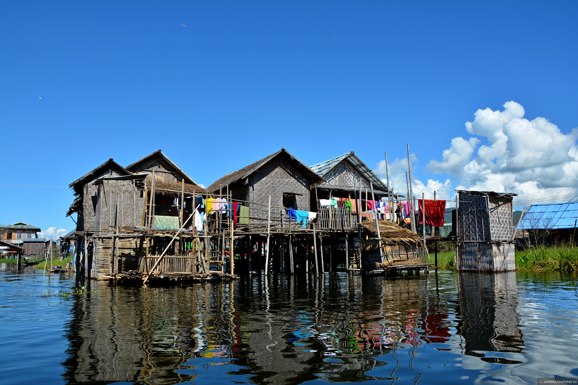 Водный мир озера. Бирма озеро Инле. Озеро Инле Мьянма. Виртуозы озера Инле отзывы.