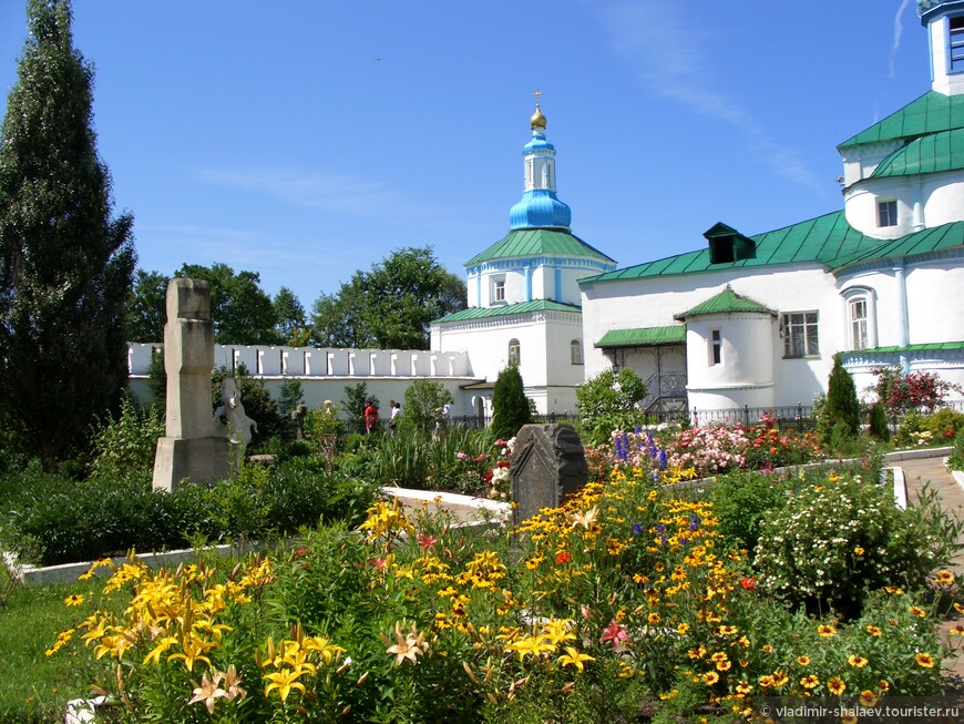 Монастырское кладбище.