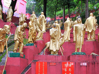Гонконг. Монастырь Десяти тысяч Будд.