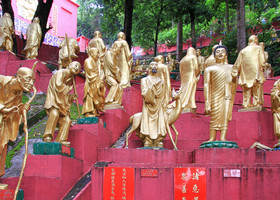 Гонконг. Монастырь Десяти тысяч Будд.