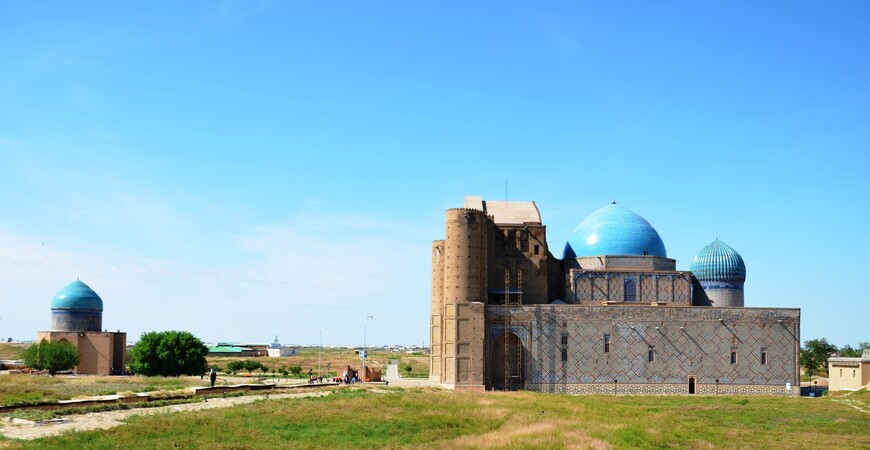 На просторах Великого Шёлкового Пути. Часть 3 — главная святыня Туркестана