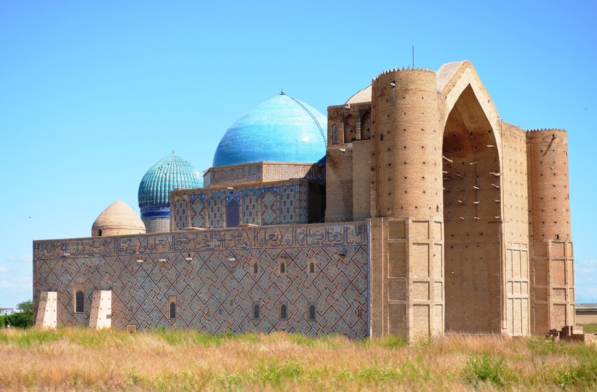 На просторах Великого Шёлкового Пути. Часть 3 — главная святыня Туркестана